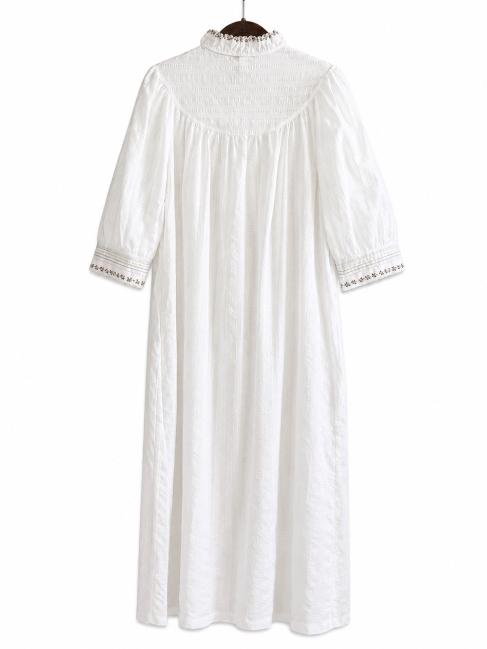 EUC! Vintage Lisanne White Embroidered Poly/Rayon Nightgown/Housedress - Picture 2 of 6